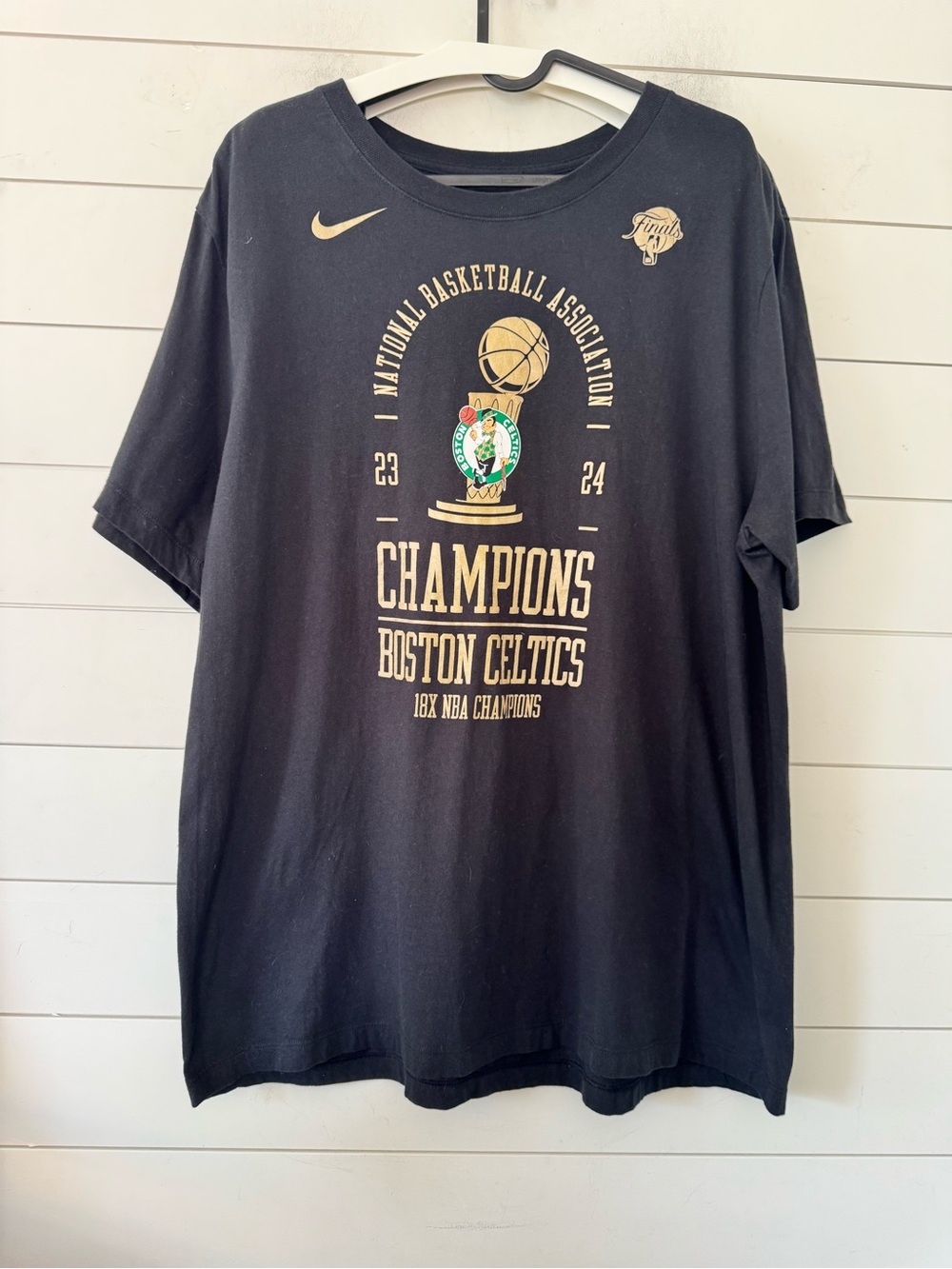 Nike Size XXL Boston Celtics 18-Time NBA Finals Champions T-Shirt 23/24